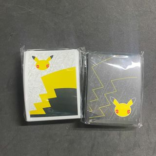 ポケモン(ポケモン)の(GW限定セール）新品・未開封　25周年記念（黒）＆（白）　スリーブセット (カードサプライ/アクセサリ)