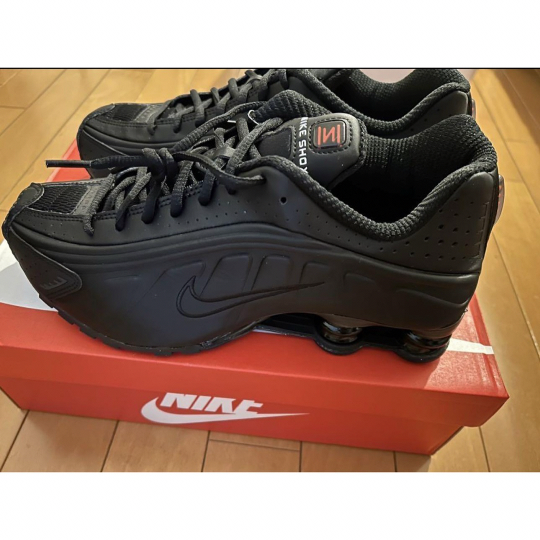 NIKE(ナイキ)の【24.5cm】 Nike WMNS Shox R4 ショックス メンズの靴/シューズ(スニーカー)の商品写真