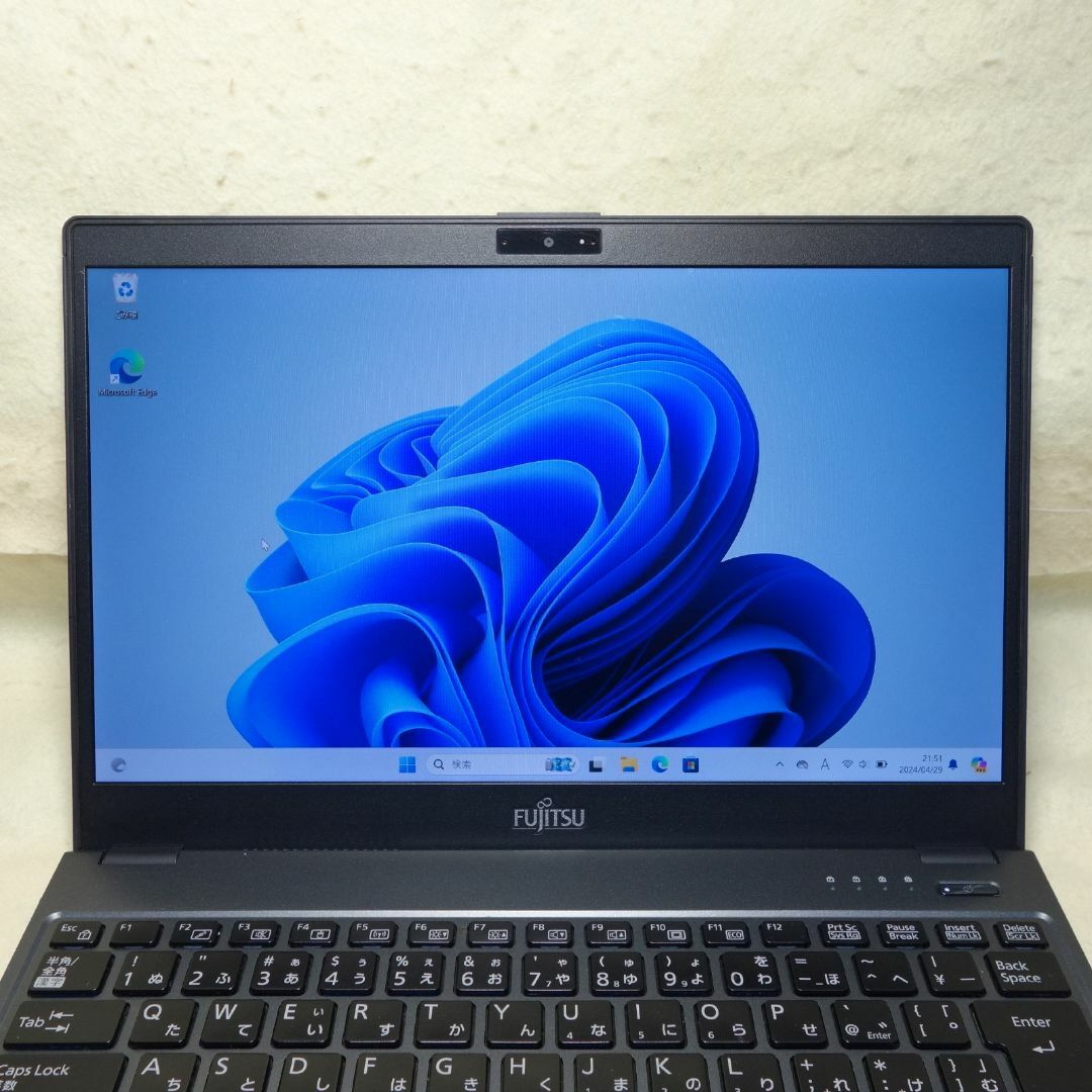 富士通(フジツウ)のLIFEBOOK U938◆i7-8550U/SSD 256G/8G/超軽量 スマホ/家電/カメラのPC/タブレット(ノートPC)の商品写真