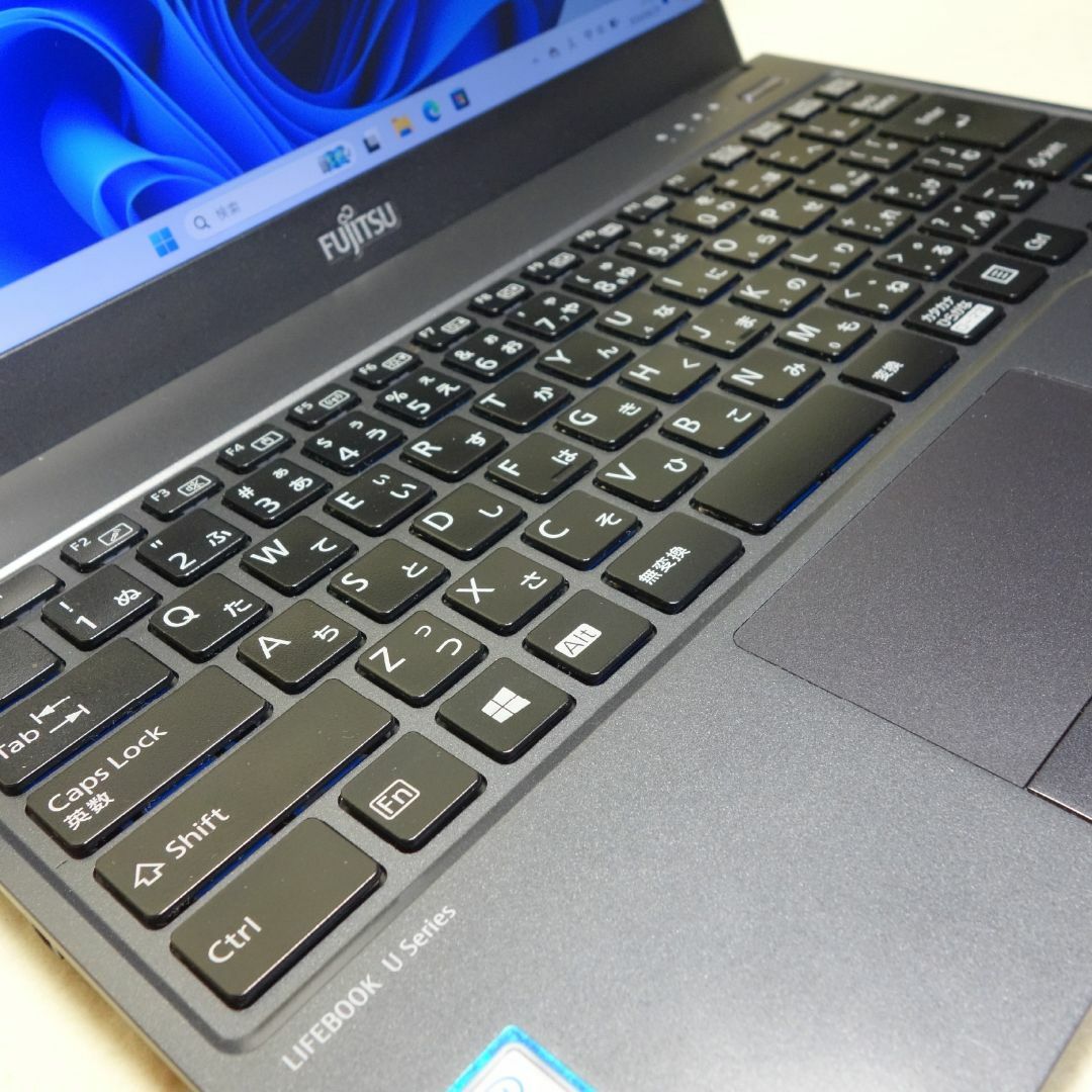 富士通(フジツウ)のLIFEBOOK U938◆i7-8550U/SSD 256G/8G/超軽量 スマホ/家電/カメラのPC/タブレット(ノートPC)の商品写真