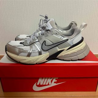 ナイキ(NIKE)の【極美品】nike w v2k run ナイキウィメンズ　25.0(スニーカー)