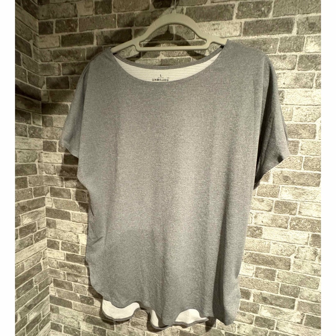 UNIQLO(ユニクロ)の新品未使用　ユニクロ　トレーニング　Tシャツ　グレー　L ヨガ　ジム　ランニング レディースのトップス(Tシャツ(半袖/袖なし))の商品写真
