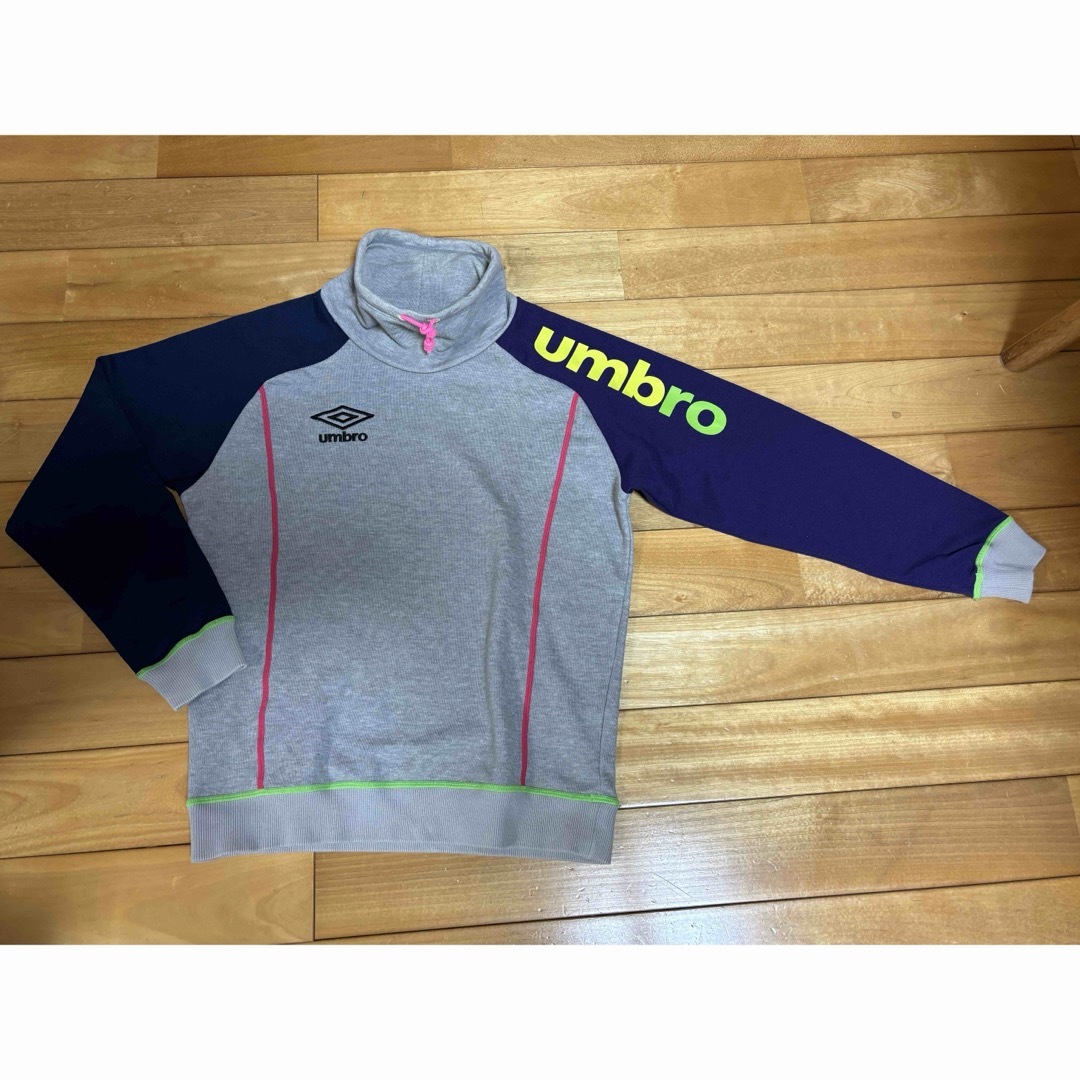 UMBRO(アンブロ)のunbro  キッズトレーナー150 キッズ/ベビー/マタニティのキッズ服女の子用(90cm~)(Tシャツ/カットソー)の商品写真