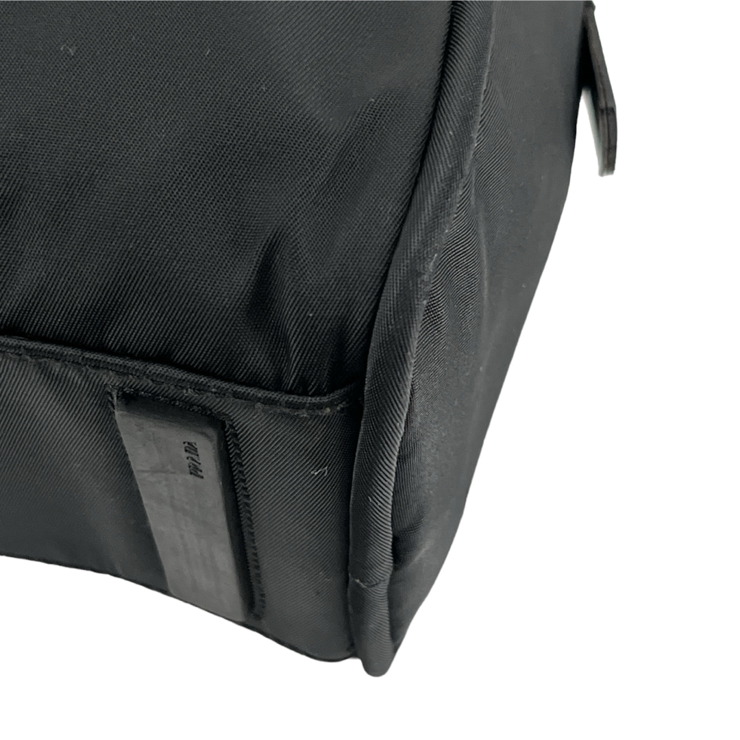 PRADA(プラダ)のプラダ　トートバッグ　三角ロゴ　肩掛け可　 A4可　南京錠　ブラック　ナイロン レディースのバッグ(トートバッグ)の商品写真
