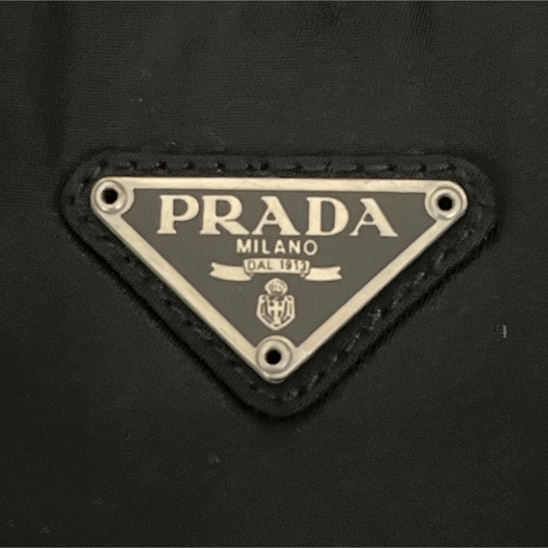 PRADA(プラダ)のプラダ　トートバッグ　三角ロゴ　肩掛け可　 A4可　南京錠　ブラック　ナイロン レディースのバッグ(トートバッグ)の商品写真