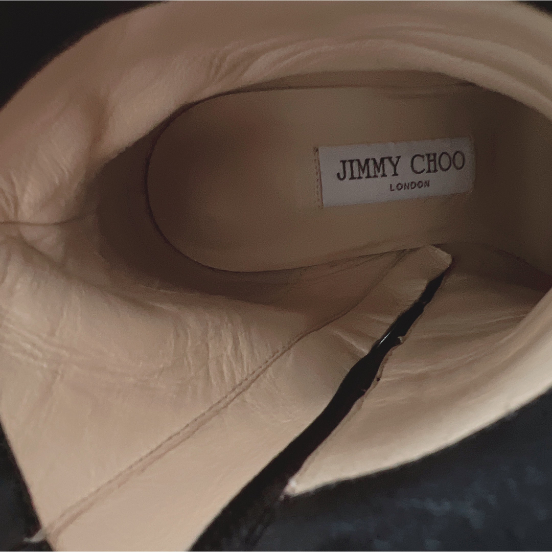 JIMMY CHOO(ジミーチュウ)の美品正規品Jimmy Choo(ジミーチュウ )ロゴ入りブラックショートブーツ レディースの靴/シューズ(ブーティ)の商品写真