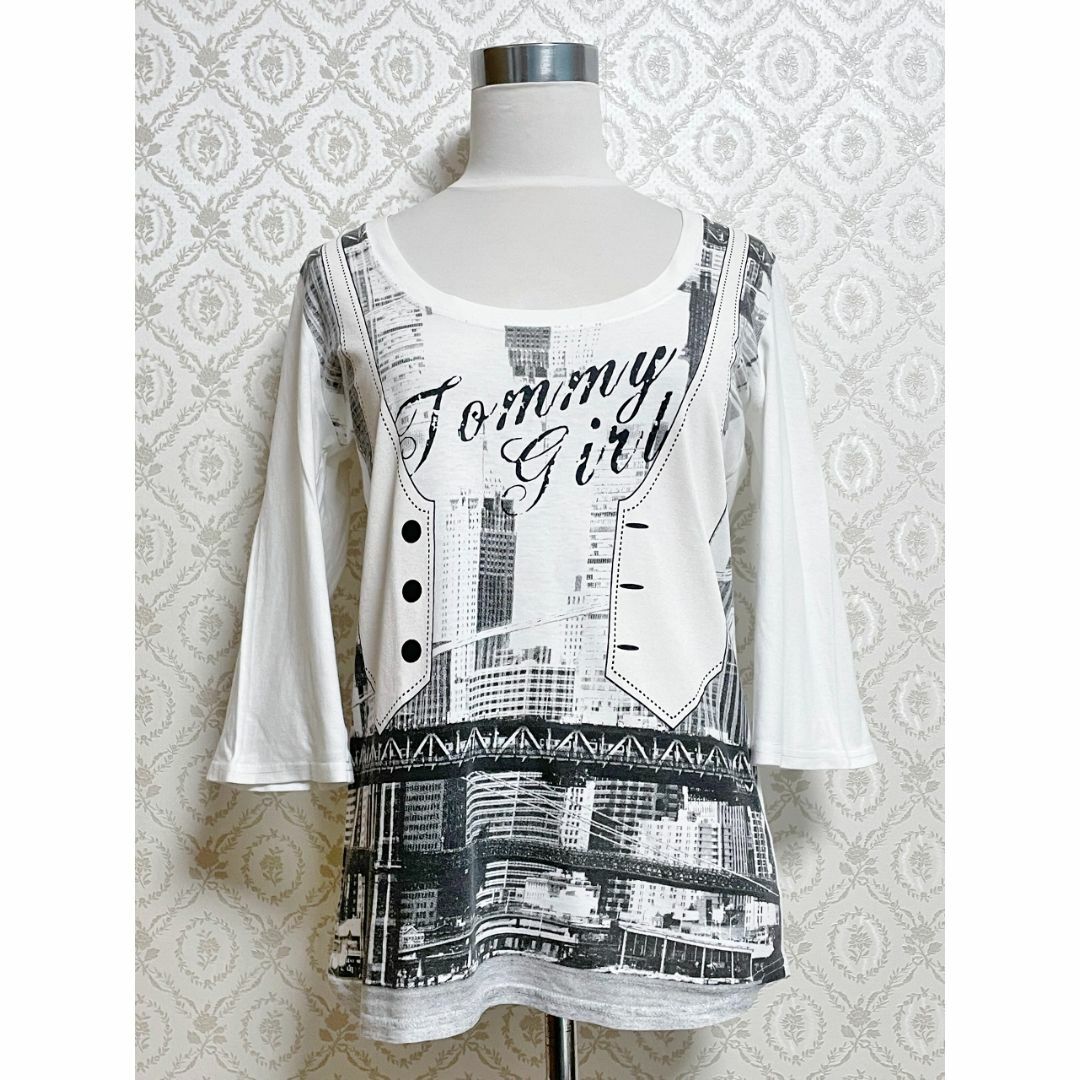 TOMMY HILFIGER(トミーヒルフィガー)のTommy Hilfiger トミーヒルフィガー だまし絵シャツ ホワイト 白色 レディースのトップス(Tシャツ(長袖/七分))の商品写真