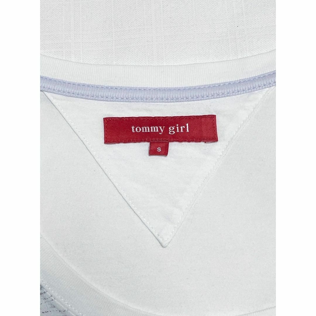 TOMMY HILFIGER(トミーヒルフィガー)のTommy Hilfiger トミーヒルフィガー だまし絵シャツ ホワイト 白色 レディースのトップス(Tシャツ(長袖/七分))の商品写真