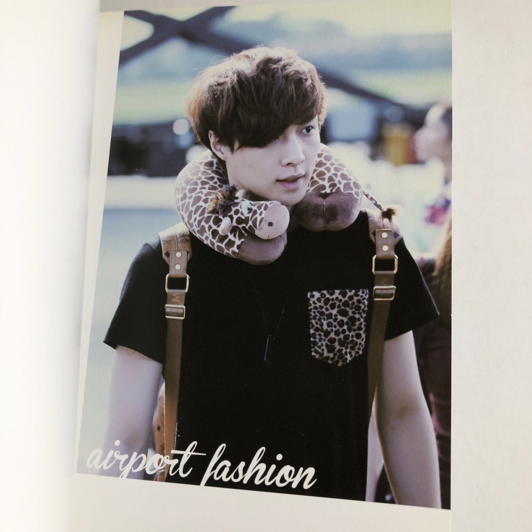 EXO(エクソ)のCHERE MAMIE 1st PB / EXO LAY マスター 写真集 エンタメ/ホビーのタレントグッズ(アイドルグッズ)の商品写真