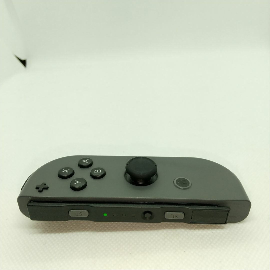 Nintendo Switch(ニンテンドースイッチ)の【廃盤】②Switch ジョイコン　グレー　右のみ(R)【任天堂純正品】黒色灰色 エンタメ/ホビーのゲームソフト/ゲーム機本体(家庭用ゲーム機本体)の商品写真