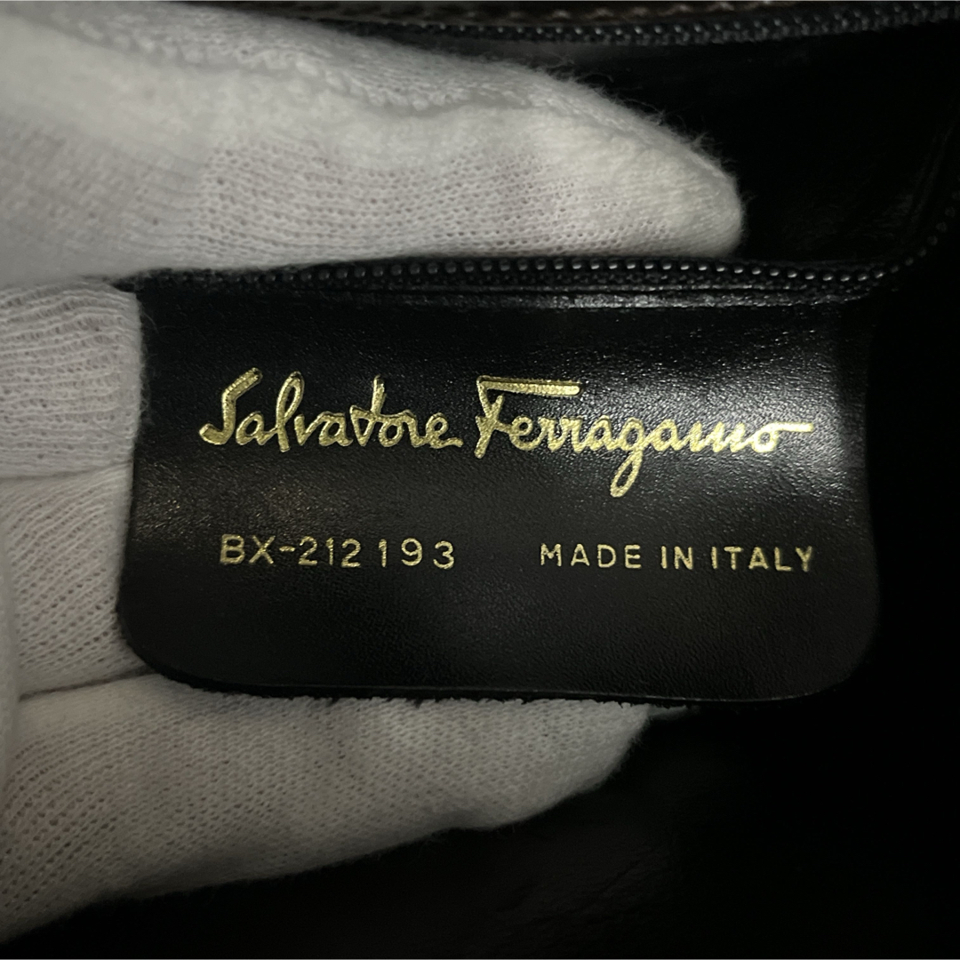 Salvatore Ferragamo(サルヴァトーレフェラガモ)のフェラガモ　ガンチーニ　2way  ミニハンドバッグ　ゴールド金具　ブラウン レディースのバッグ(ハンドバッグ)の商品写真