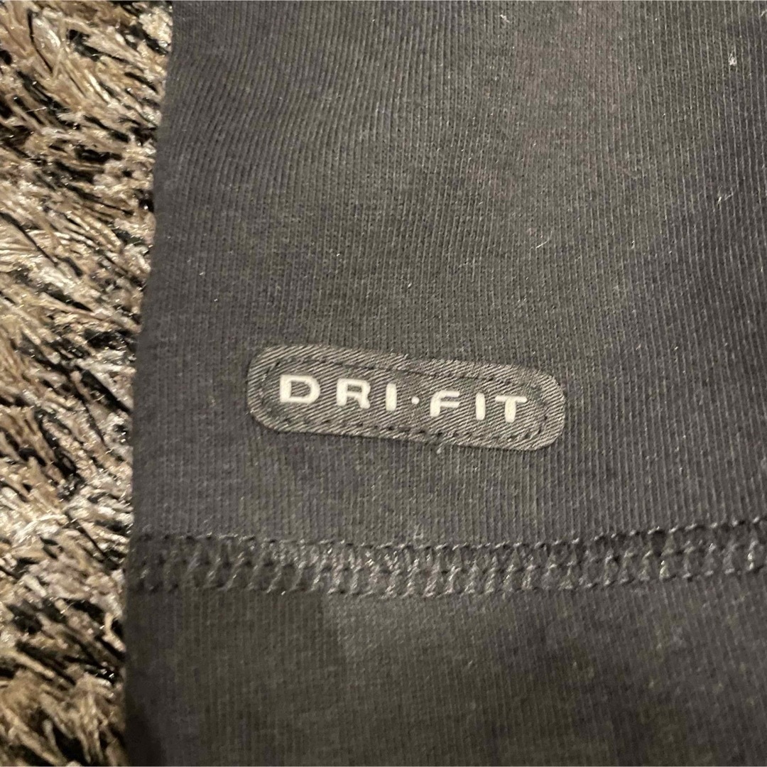 NIKE(ナイキ)の破格 美品 ナイキ DRIFIT シャツ サイズM ブラック 黒 メンズのトップス(Tシャツ/カットソー(半袖/袖なし))の商品写真