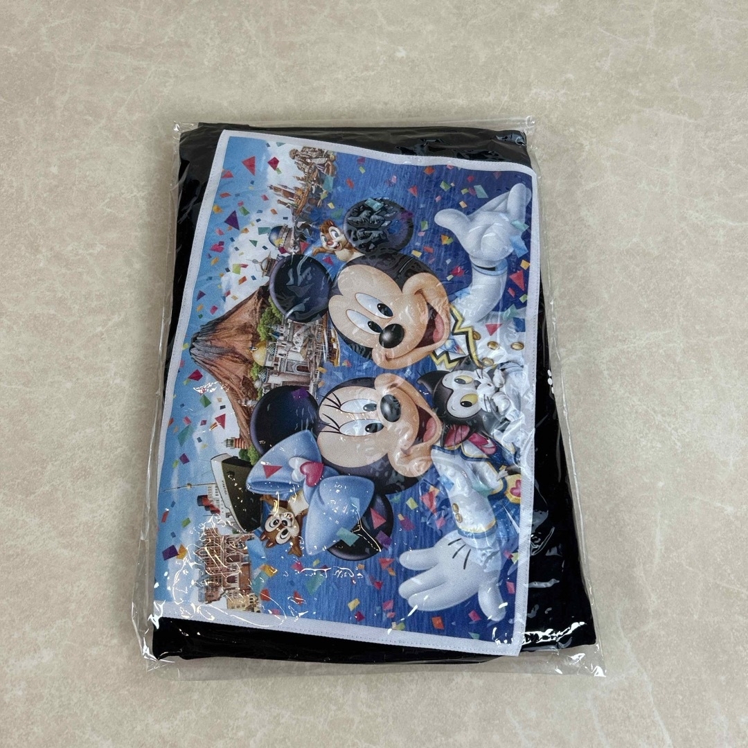 Disney(ディズニー)のディズニー　サイン　Tシャツ　ブラック　Mサイズ　半袖　ミッキー エンタメ/ホビーのおもちゃ/ぬいぐるみ(キャラクターグッズ)の商品写真