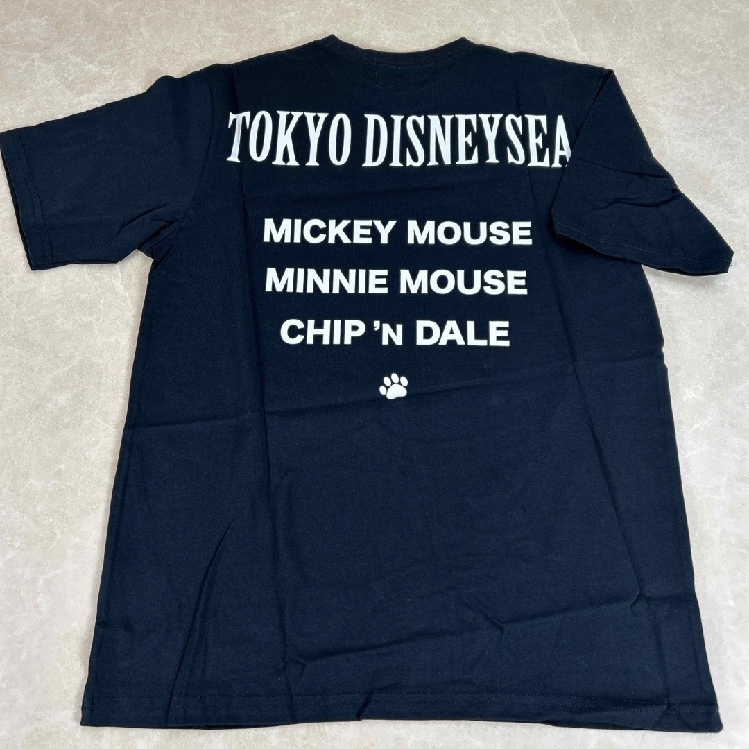 Disney(ディズニー)のディズニー　サイン　Tシャツ　ブラック　Mサイズ　半袖　ミッキー エンタメ/ホビーのおもちゃ/ぬいぐるみ(キャラクターグッズ)の商品写真