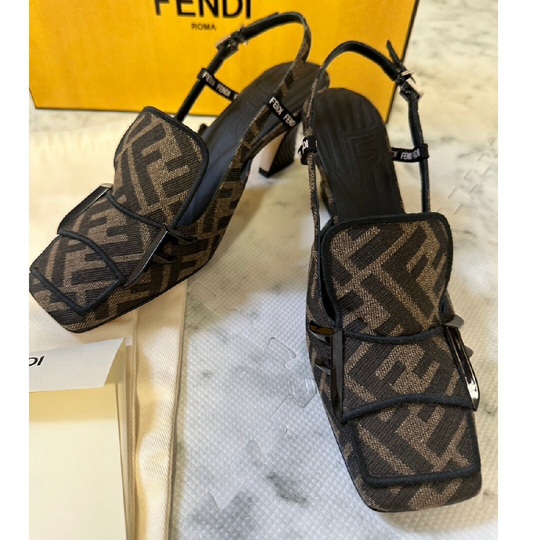 FENDI(フェンディ)のFENDIパンプス レディースの靴/シューズ(ハイヒール/パンプス)の商品写真