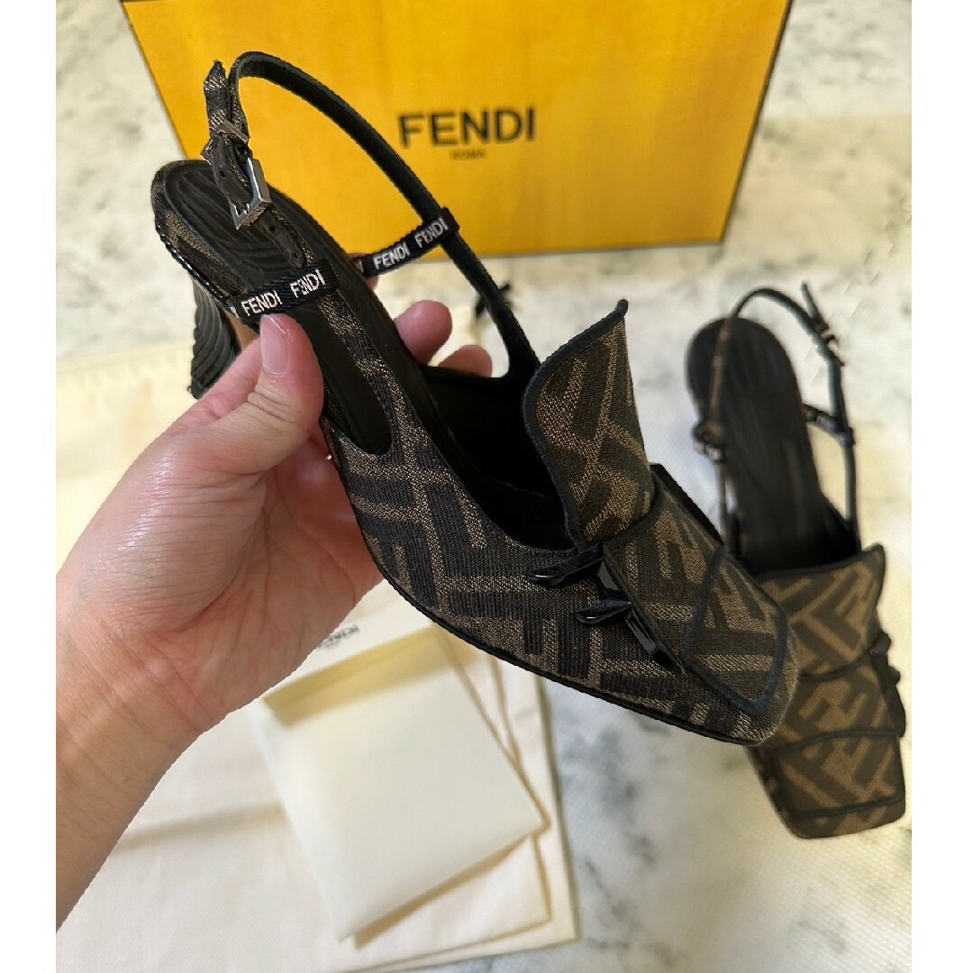 FENDI(フェンディ)のFENDIパンプス レディースの靴/シューズ(ハイヒール/パンプス)の商品写真