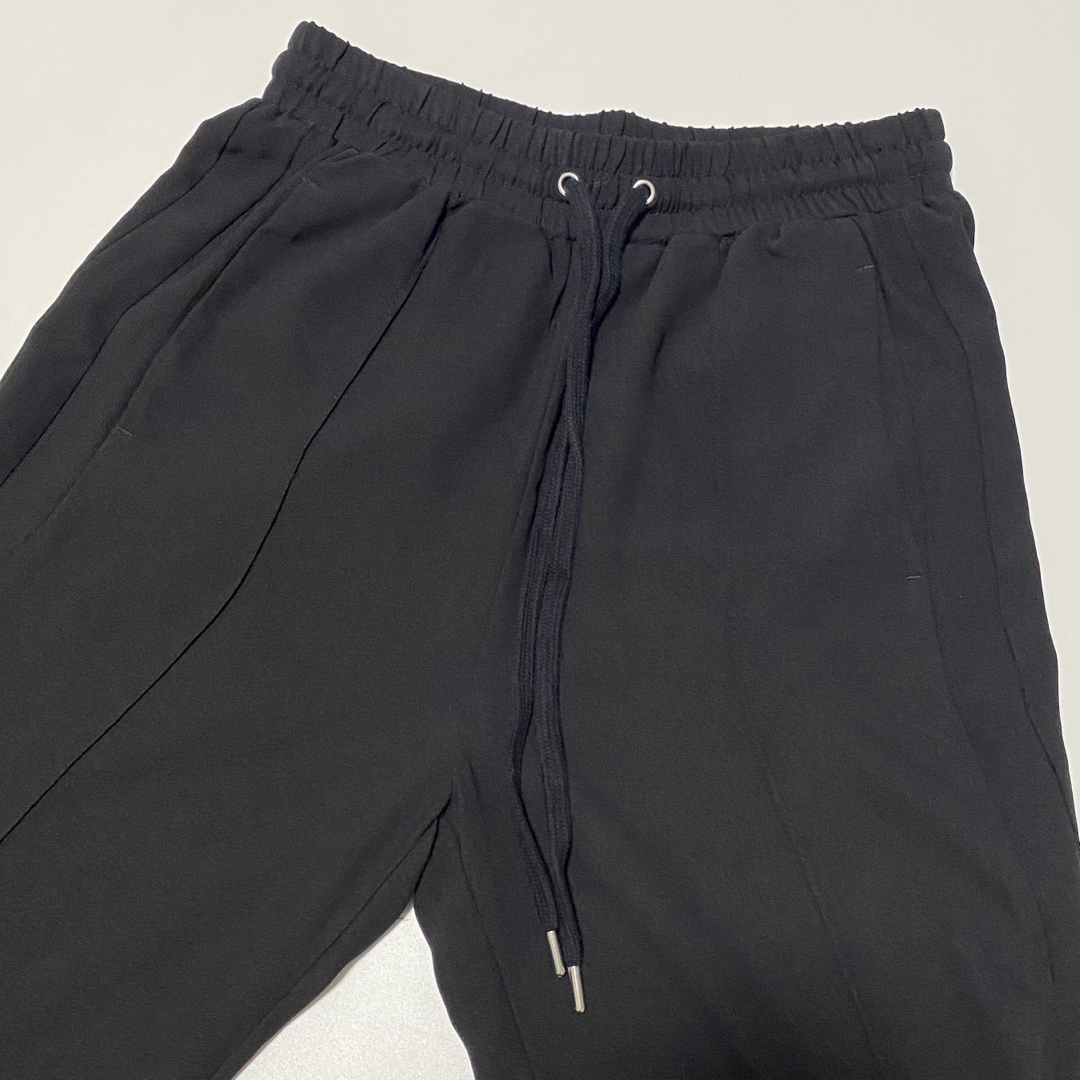 H&M(エイチアンドエム)のH&M   センタープレス　透け感　ストレートパンツ　黒　ブラック　EUR36 レディースのパンツ(カジュアルパンツ)の商品写真