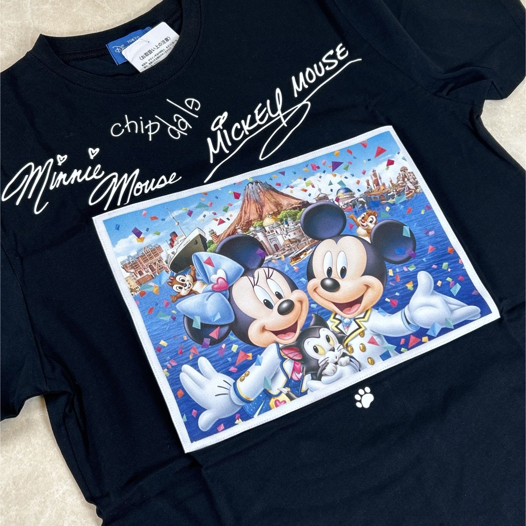 Disney(ディズニー)のディズニー　サイン　Tシャツ　ブラック　Lサイズ　半袖　ミッキー エンタメ/ホビーのおもちゃ/ぬいぐるみ(キャラクターグッズ)の商品写真