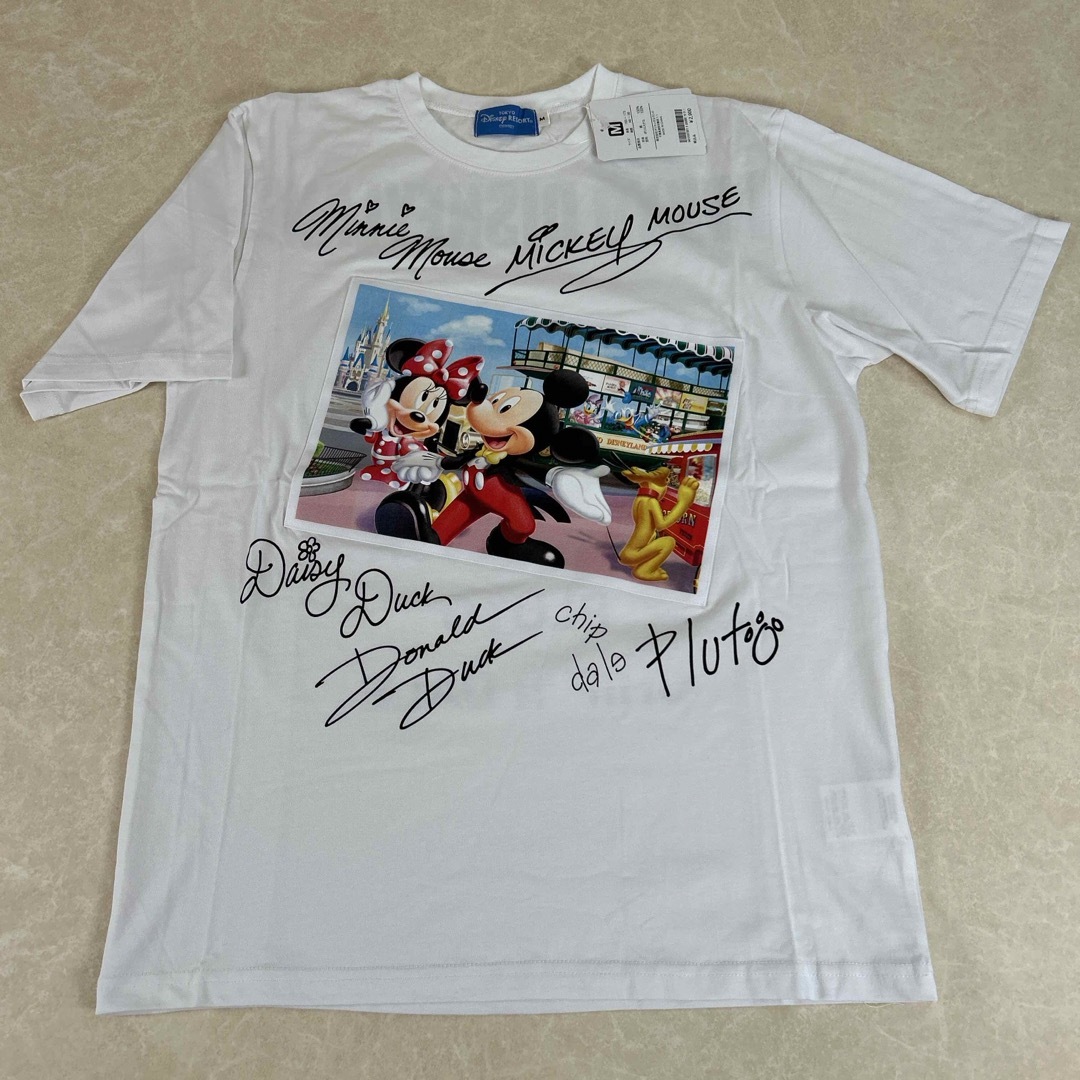 Disney(ディズニー)のディズニー　サイン　Tシャツ　ホワイト　Mサイズ　半袖　ミッキー エンタメ/ホビーのおもちゃ/ぬいぐるみ(キャラクターグッズ)の商品写真