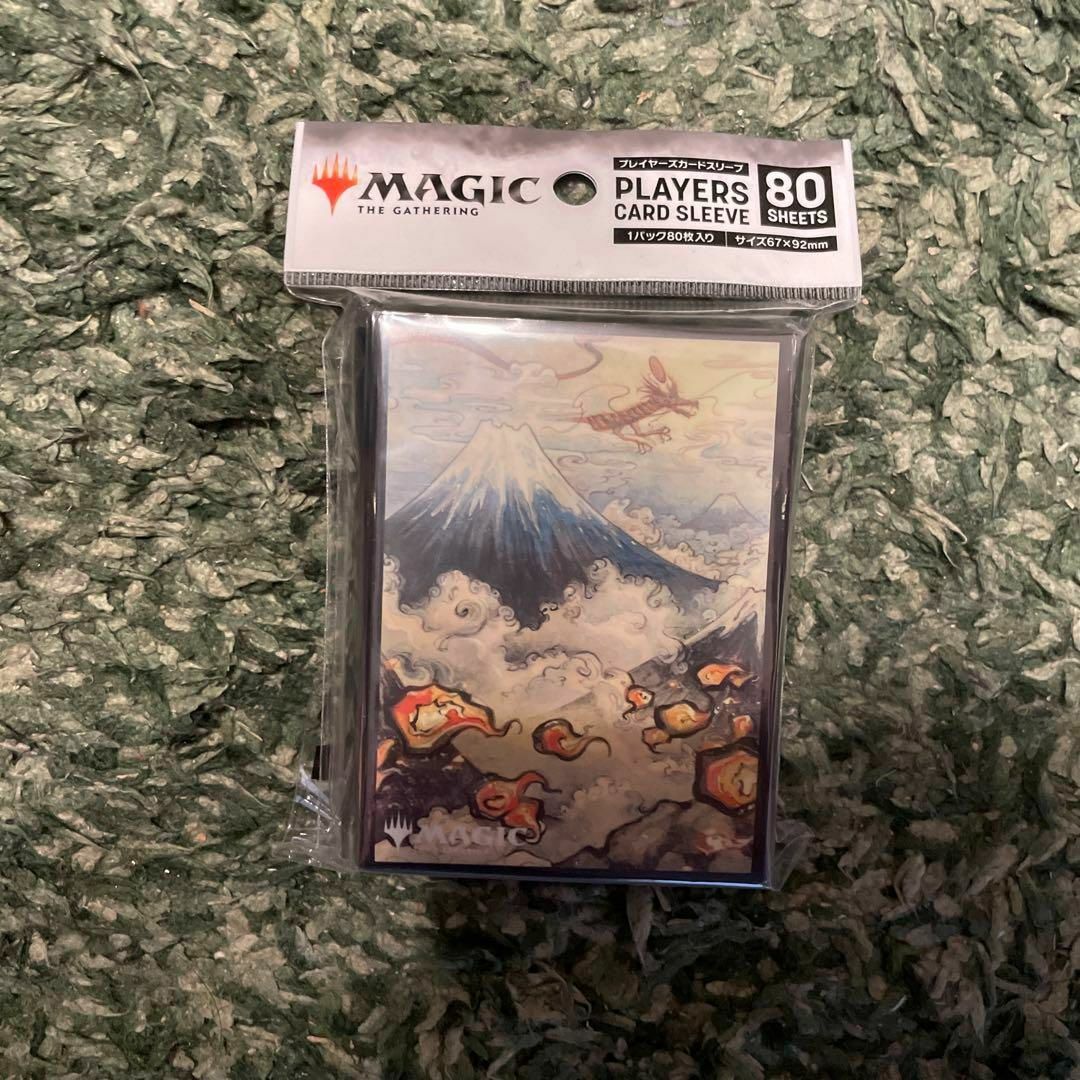 マジック：ザ・ギャザリング(マジックザギャザリング)の新品 MTG プレイヤーズカードスリーブ 80枚  浮世絵 土地 山 エンタメ/ホビーのトレーディングカード(カードサプライ/アクセサリ)の商品写真