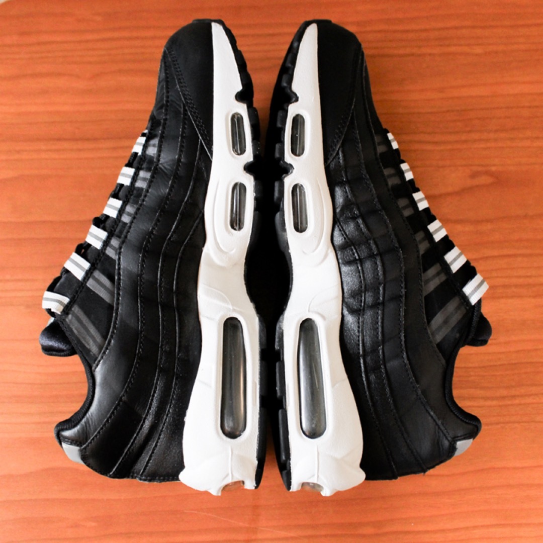 NIKE(ナイキ)のNike Air Max 95 essential ブラックホワイト 26.5 メンズの靴/シューズ(スニーカー)の商品写真