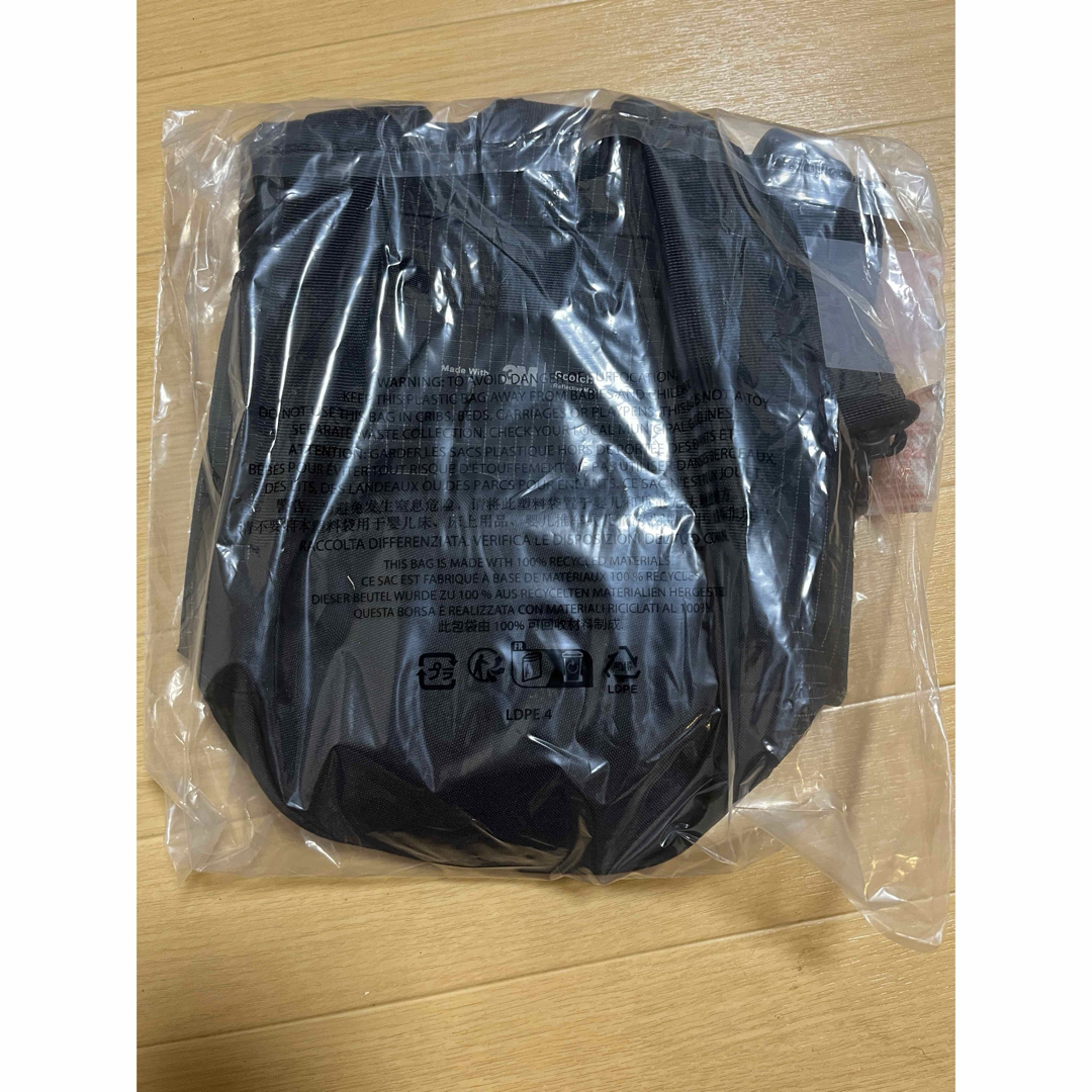 Supreme(シュプリーム)のsupreme cinch bag 黒　シュプ　ブラック　新品未開封　24ss メンズのバッグ(ショルダーバッグ)の商品写真