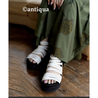 アンティカ(antiqua)の美品です★アンティカ プラットフォームサンダル ホワイト系 約24.5cm(サンダル)