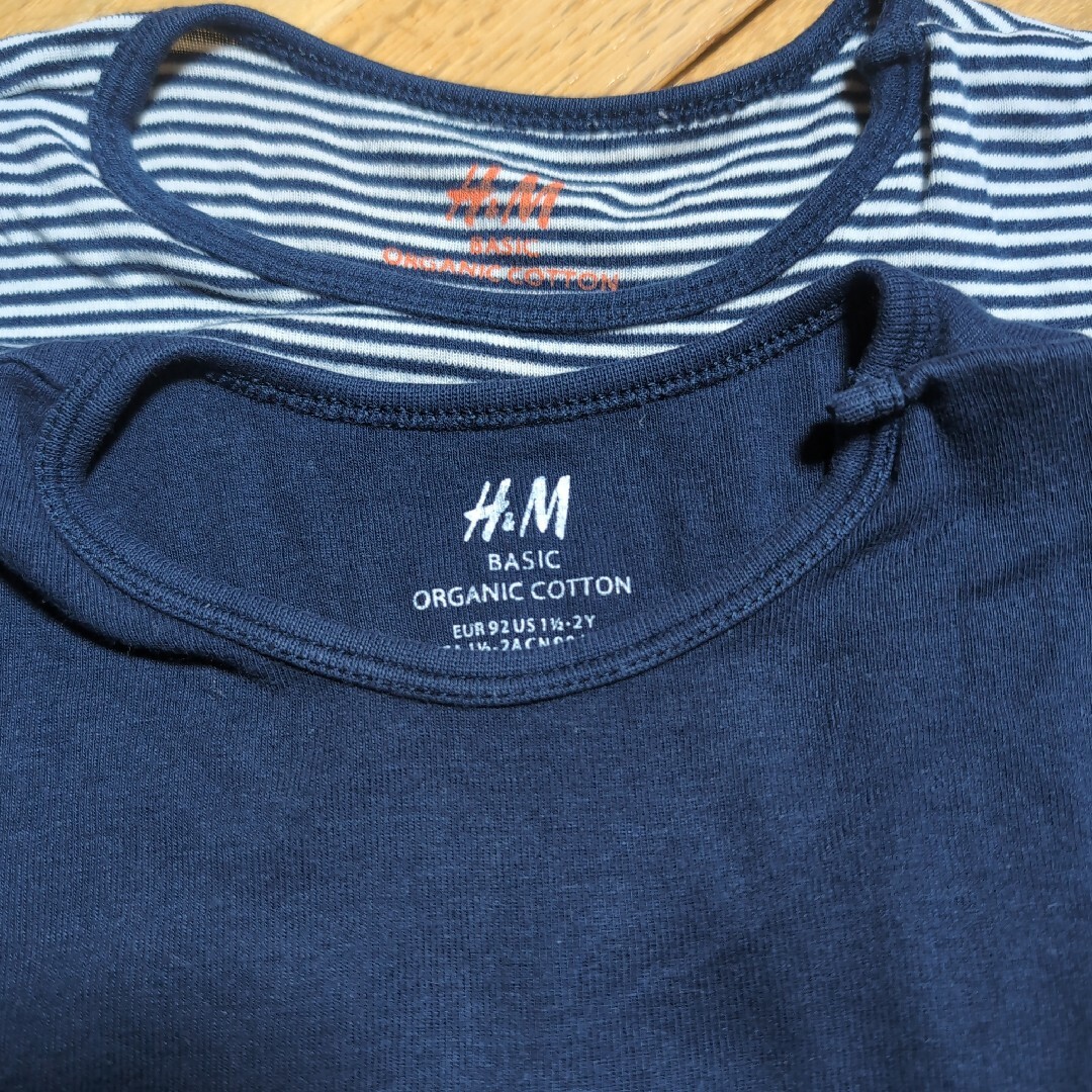 H&M(エイチアンドエム)のH&M　長袖ロンパース　92ｃｍ　2枚セット キッズ/ベビー/マタニティのキッズ服男の子用(90cm~)(下着)の商品写真