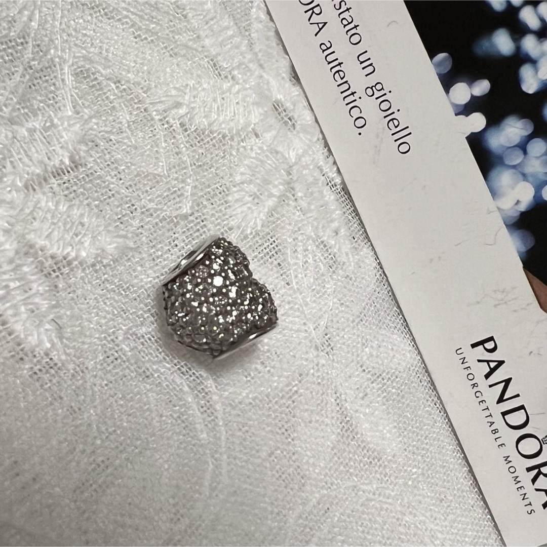 PANDORA(パンドラ)のパンドラPave Heart チャーム　正規品 レディースのアクセサリー(チャーム)の商品写真