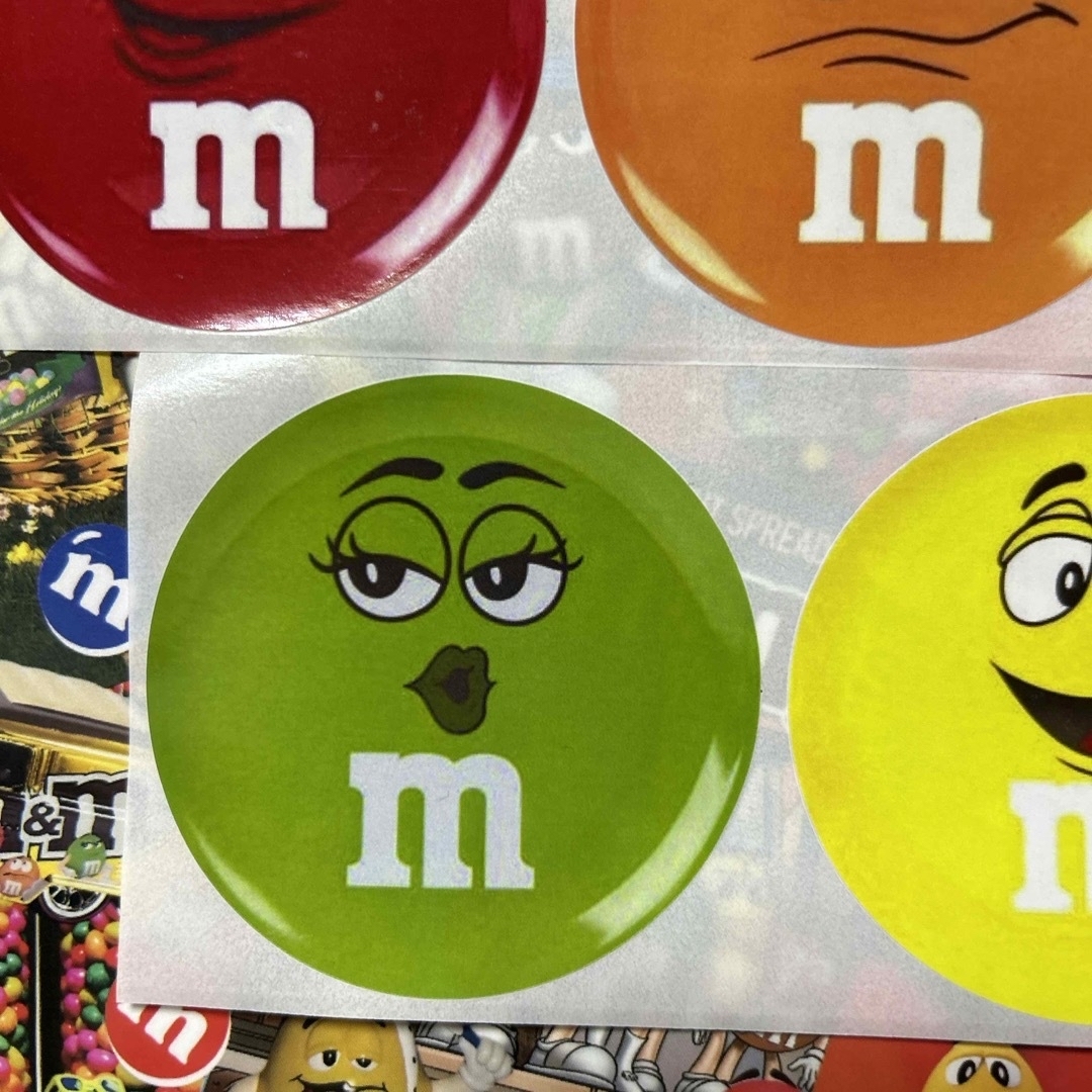 BIGサイズ　m&m's   ダイカット　20枚　ロールシール海外 インテリア/住まい/日用品の文房具(シール)の商品写真