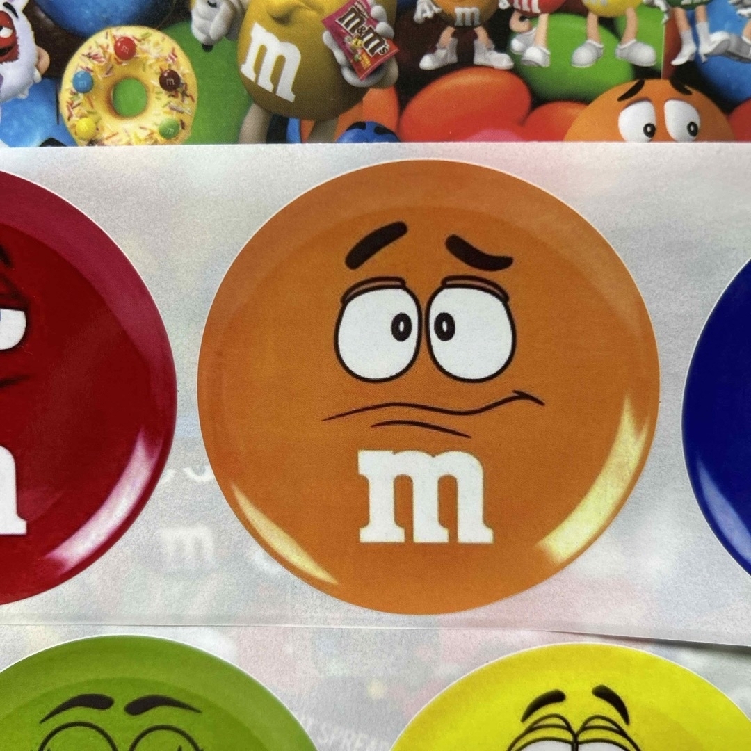 BIGサイズ　m&m's   ダイカット　20枚　ロールシール海外 インテリア/住まい/日用品の文房具(シール)の商品写真