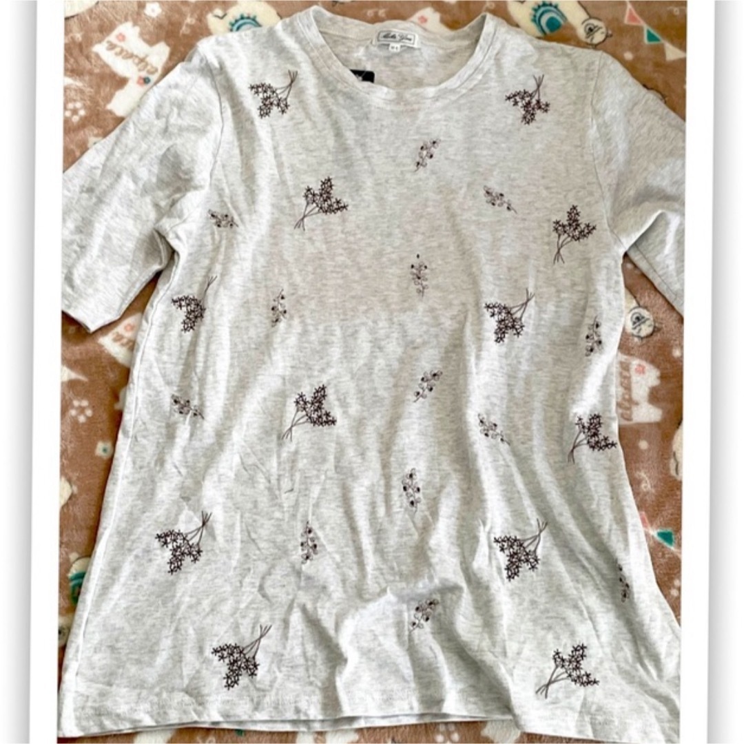 新品 未使用 刺繍 tシャツ 半袖 tシャツ 半袖 カットソー レディースのトップス(カットソー(半袖/袖なし))の商品写真