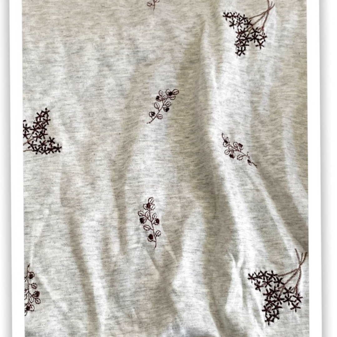 新品 未使用 刺繍 tシャツ 半袖 tシャツ 半袖 カットソー レディースのトップス(カットソー(半袖/袖なし))の商品写真