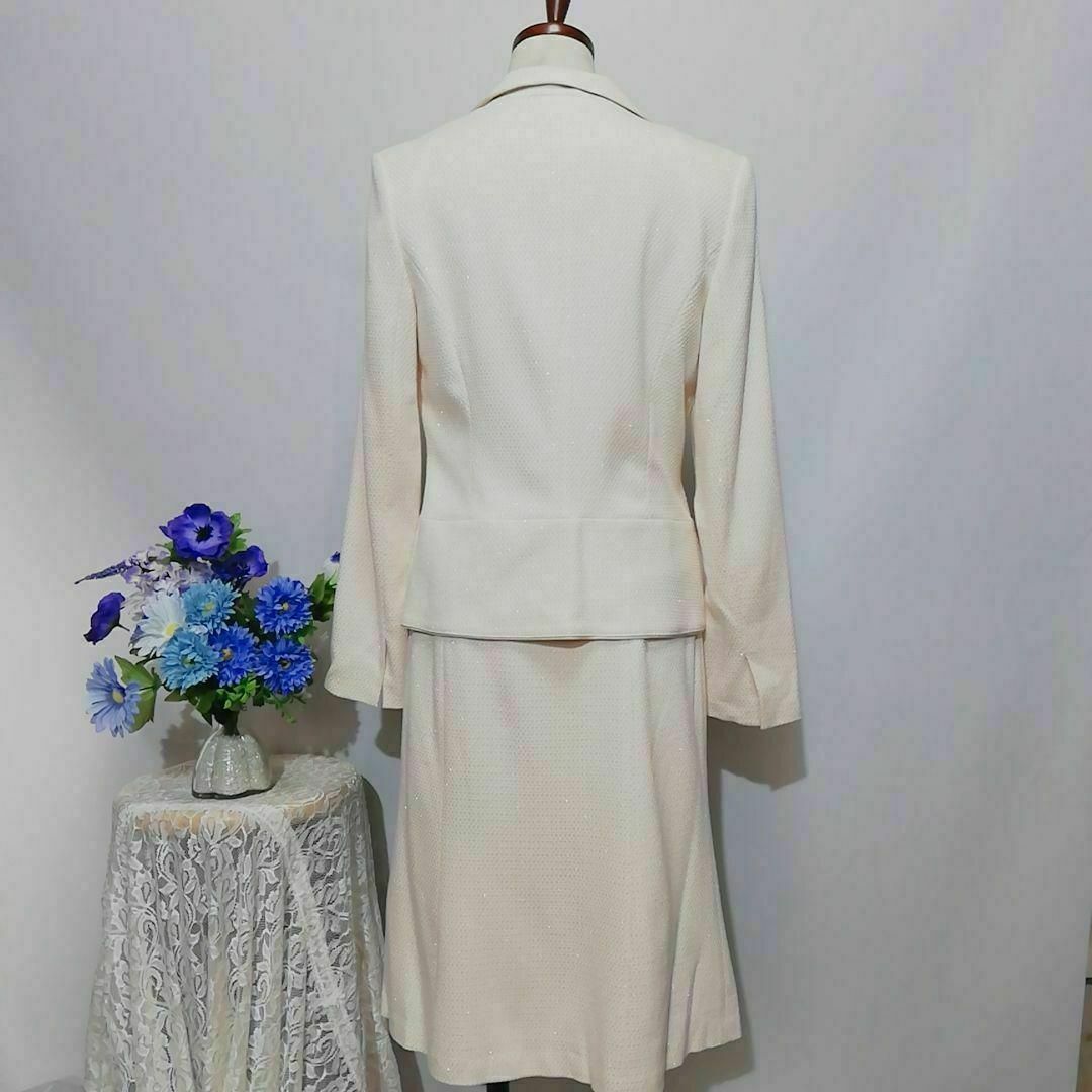 ReFLEcT(リフレクト)のReflect　極上美品　スカートスーツ　ベージュ系　11 サイズ レディースのフォーマル/ドレス(スーツ)の商品写真