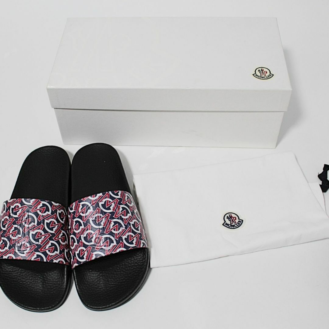 MONCLER(モンクレール)の新品 モンクレール 箱付 イタリア製 立体ロゴ スライダーサンダル 26cm メンズの靴/シューズ(サンダル)の商品写真