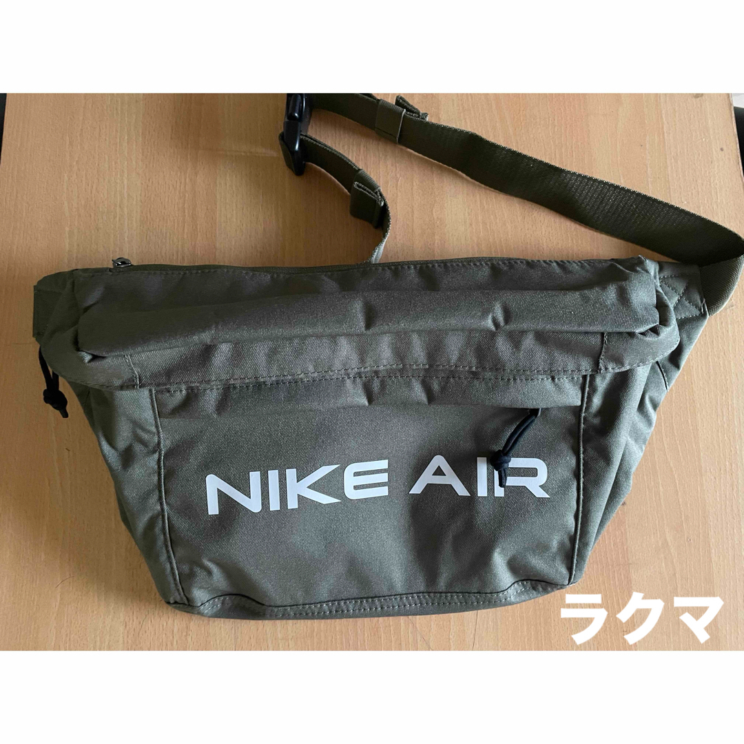 NIKE(ナイキ)のNIKE AIRウエスト バッグ  テック ヒップ パック DC7354 カーキ レディースのバッグ(ボディバッグ/ウエストポーチ)の商品写真