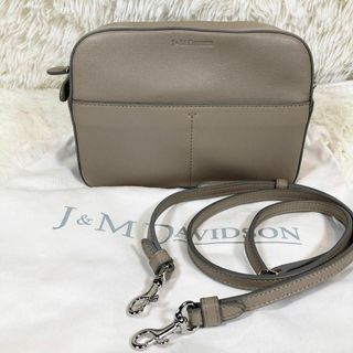 ジェイアンドエムデヴィッドソン(J&M DAVIDSON)の【美品】J&M DAVIDSON ぺブル オールレザー ショルダーバッグ ロゴ(ショルダーバッグ)