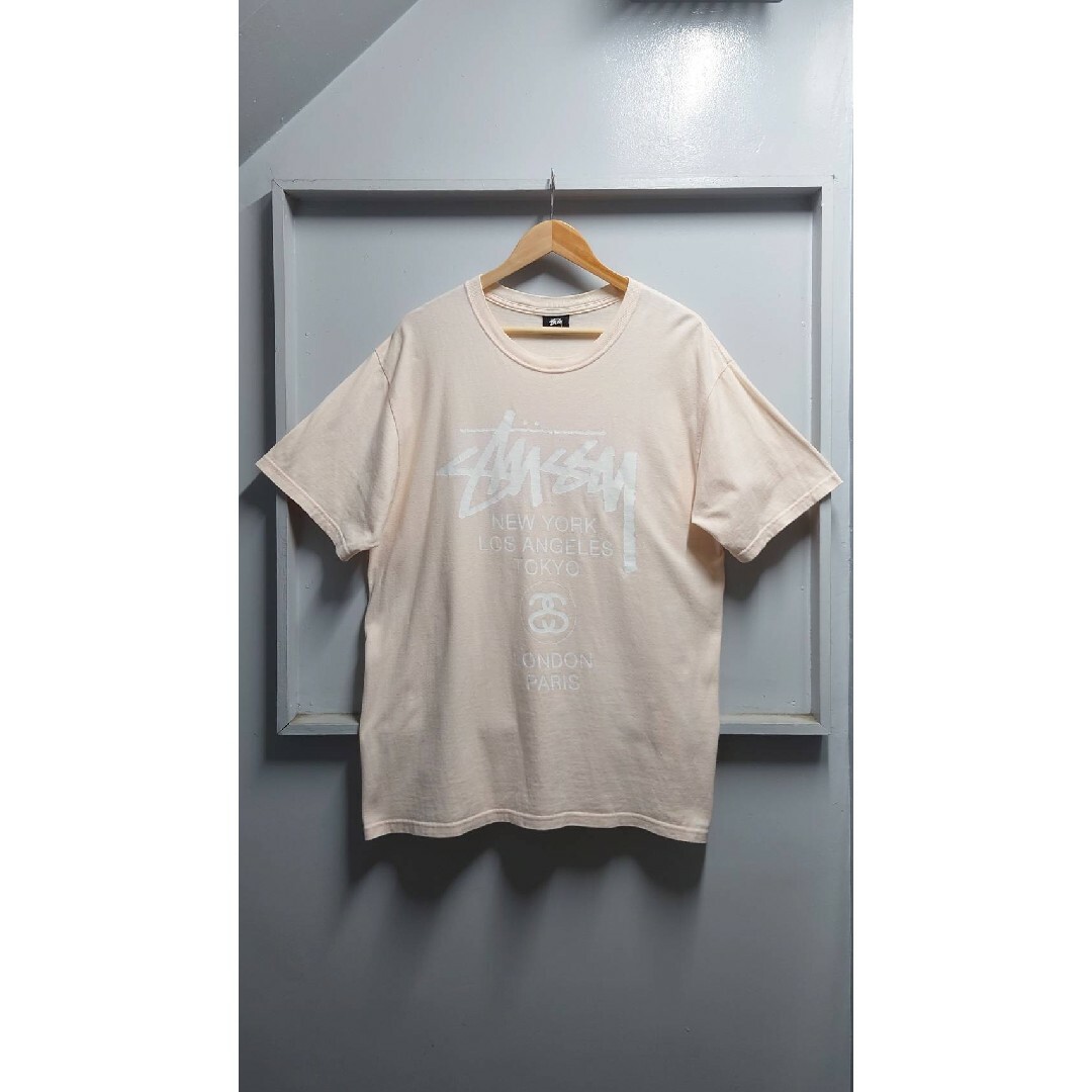 STUSSY(ステューシー)のSTUSSY ワールドツアー 両面プリント Tシャツ ベビーピンク L 半袖 メンズのトップス(Tシャツ/カットソー(半袖/袖なし))の商品写真