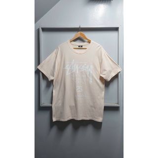 ステューシー(STUSSY)のSTUSSY ワールドツアー 両面プリント Tシャツ ベビーピンク L 半袖(Tシャツ/カットソー(半袖/袖なし))