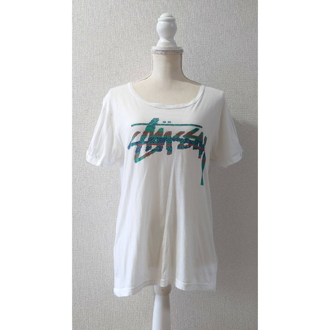 STUSSY(ステューシー)のSTUSSY ロゴプリント Uネック Tシャツ ホワイト XS 半袖 レディースのトップス(Tシャツ(半袖/袖なし))の商品写真