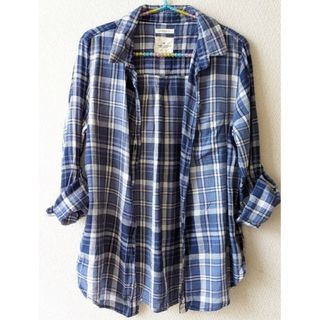 アメリカンイーグル(American Eagle)のAMERICAN EAGLE シャツ（ボーイフレンドフィット）Mサイズ(シャツ/ブラウス(長袖/七分))