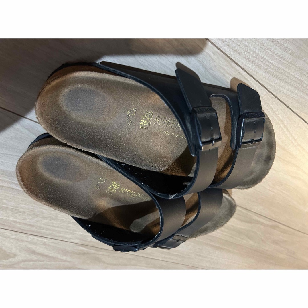 BIRKENSTOCK(ビルケンシュトック)のビルケンシュトック  黒 アリゾナブラック サンダル 25cm メンズの靴/シューズ(サンダル)の商品写真