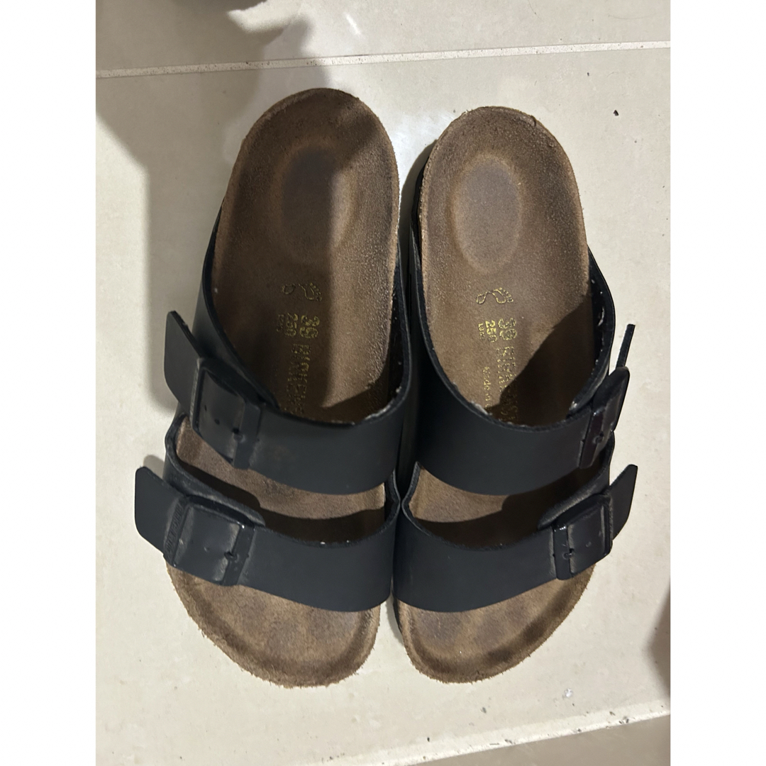 BIRKENSTOCK(ビルケンシュトック)のビルケンシュトック  黒 アリゾナブラック サンダル 25cm メンズの靴/シューズ(サンダル)の商品写真