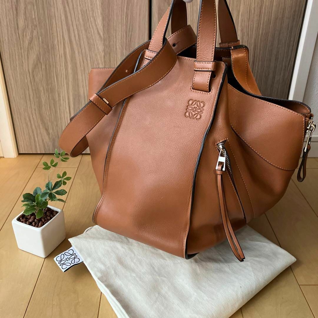 LOEWE(ロエベ)のロエベ　LOEWE　ハンモック　ミディアム　ショルダー　斜め掛け　タン レディースのバッグ(ショルダーバッグ)の商品写真