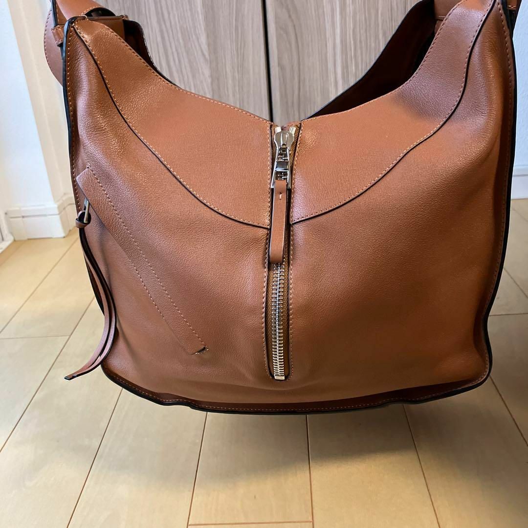 LOEWE(ロエベ)のロエベ　LOEWE　ハンモック　ミディアム　ショルダー　斜め掛け　タン レディースのバッグ(ショルダーバッグ)の商品写真