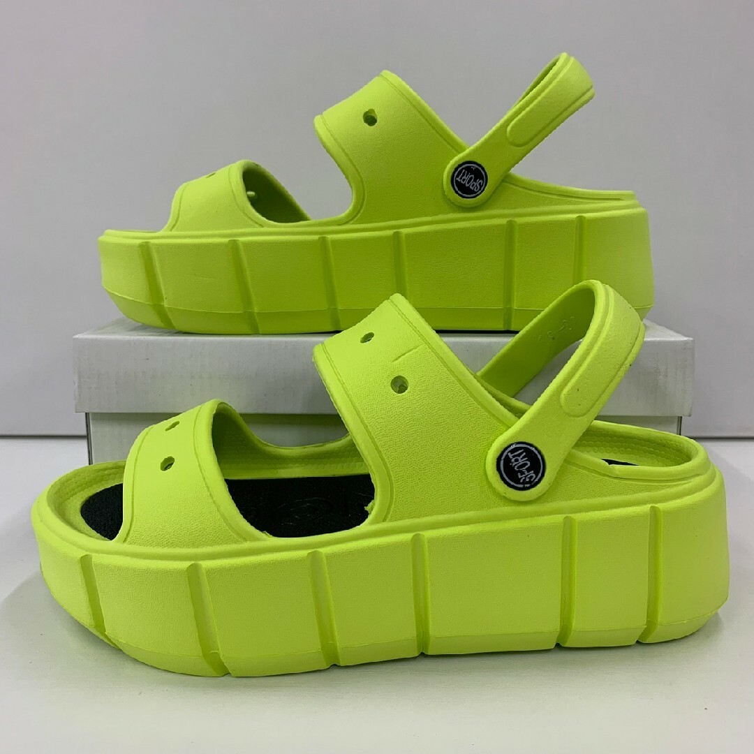 M/23.0-24.0cm レディース 新品  厚底サンダル 新品未使用 緑 レディースの靴/シューズ(サンダル)の商品写真