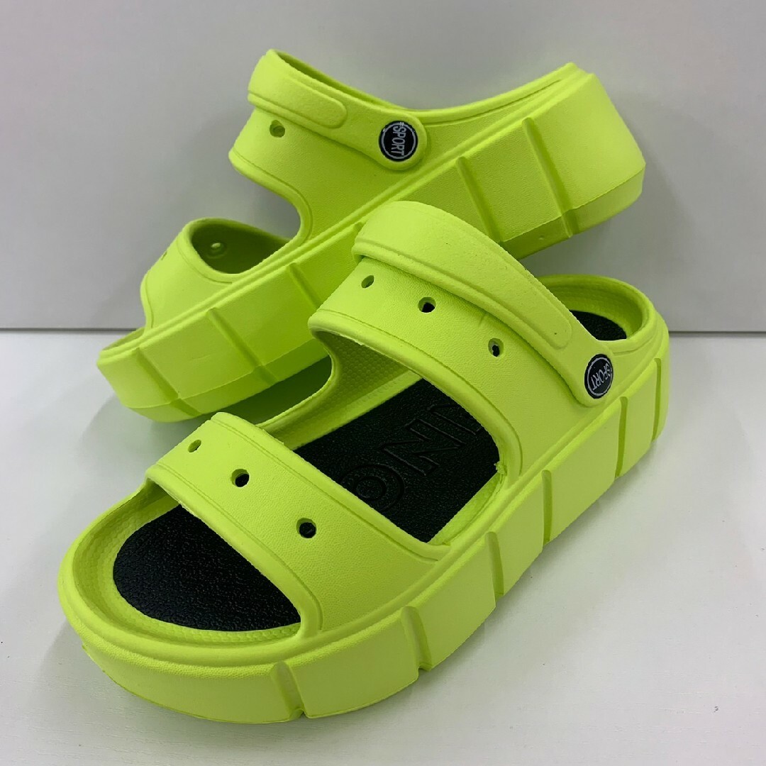 M/23.0-24.0cm レディース 新品  厚底サンダル 新品未使用 緑 レディースの靴/シューズ(サンダル)の商品写真