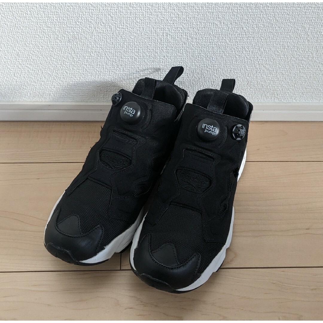 Reebok(リーボック)の24 美品 Reebok INSTAPUMP FURY OG 黒 白 レディースの靴/シューズ(スニーカー)の商品写真