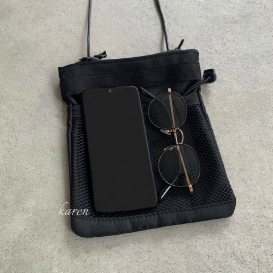 ナイロン サコッシュバッグ レディース 黒 可愛い プチプラ カジュアル 美品 レディースのバッグ(ショルダーバッグ)の商品写真