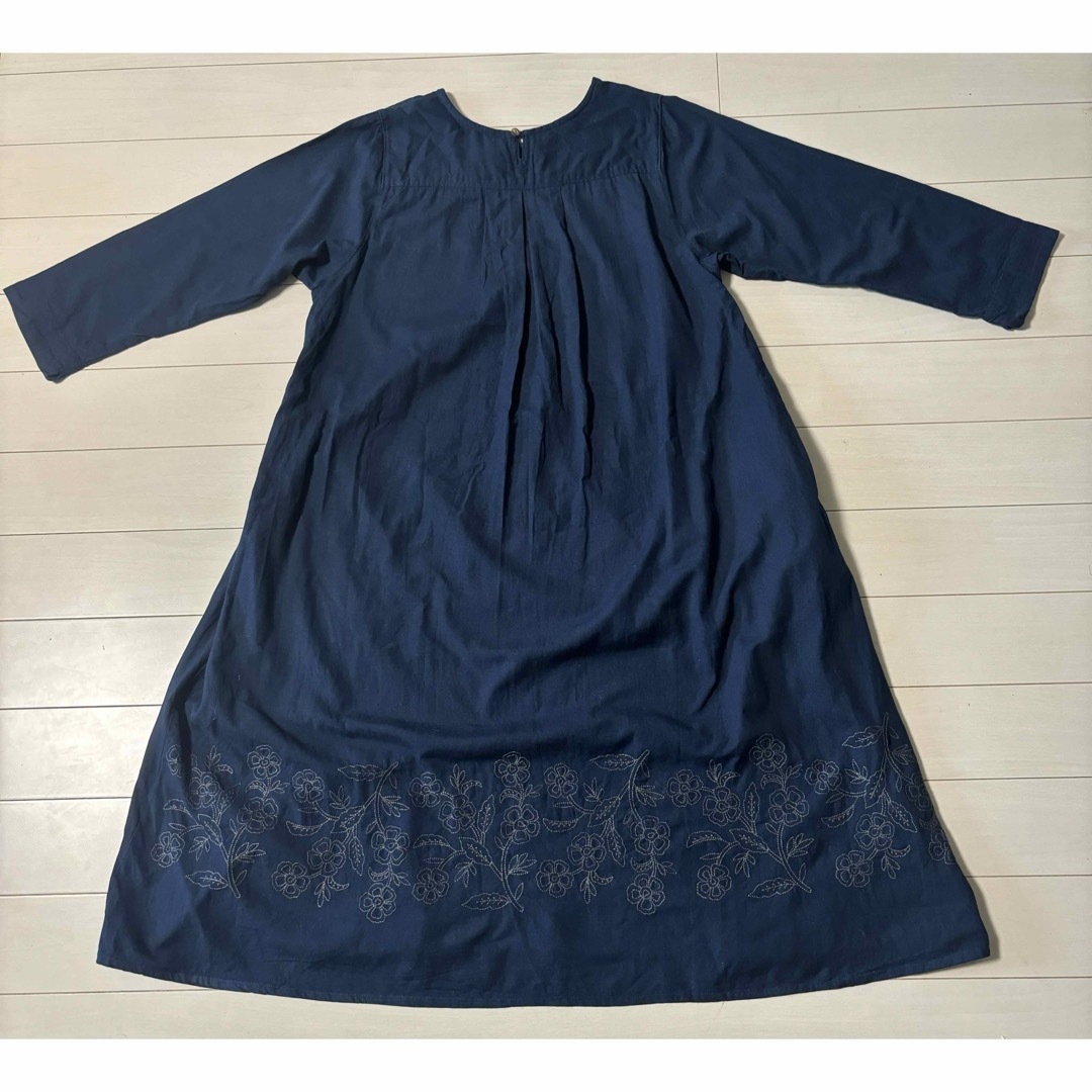 刺繍　ワンピース　麻　ネイビー　大人ワンピース　Mサイズ　ポケットあり　リネン レディースのワンピース(ロングワンピース/マキシワンピース)の商品写真